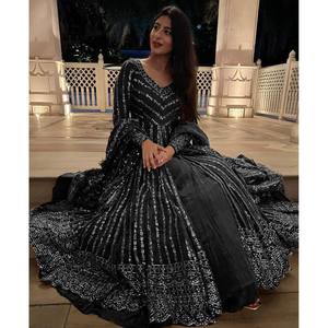 Vêtements de mariage séquence scintillante haut de travail Lehenga et Dupatta pour look de fête - Product Image 3