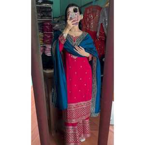 Conjunto de Satén de Diseñador con Top, Pantalón y Dupatta, Talla XL, con Bordado de Lentejuelas - Product Image 1