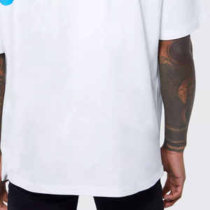 เสื้อยืดผู้ชายทรงโอเวอร์ไซส์ สไตล์ฮิปฮอป สตรีทแวร์ ผ้าโพลีเอสเตอร์/คอตตอน 350 กรัม เป็นมิตรต่อสิ่งแวดล้อม รับผลิตตามแบบ พร้อมสกรีนโลโก้ด้านหน้า - Product Image 5