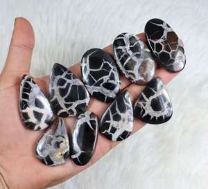 Vente en gros de cabochons et perles en septarien noir naturel de qualité supérieure pour la fabrication de bijoux - Product Image 1