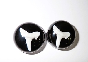 Dents de requin artificielles modernes en plastique cabochon rondes 25x25 mm noires à fond plat pour l'artisanat et la fabrication de bijoux - Product Image 4