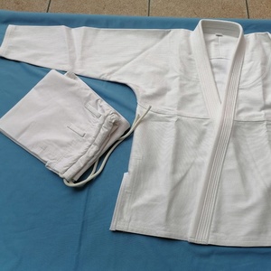Trajes de Karate Ligeros de 450 Gramos, Negros, 100% Algodón, Unisex, Talla A-1, Uniformes con Pantalones Cortos, Servicio OEM Disponible - Product Image 1