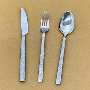 Juego de cubiertos de acero inoxidable de calidad excepcional, ideal para regalos, bodas y eventos corporativos. - Product Image 4