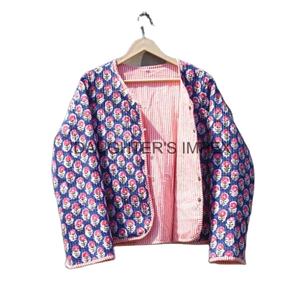 Chaqueta Larga de Algodón Orgánico Acolchada Reversible Ecológica Hecha a Mano para Mujer con Cierre de Botones Cubiertos, Regalo para las Fiestas - Product Image 1