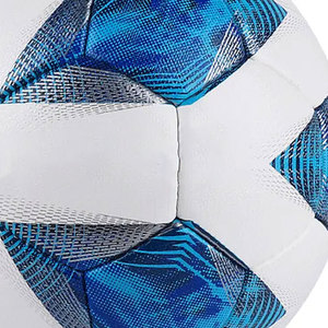 Ballon de football cousu main de haute qualité, blanc et bleu, pour l'entraînement, les matchs et les jeux en extérieur, fabriqué au Pakistan - Product Image 4