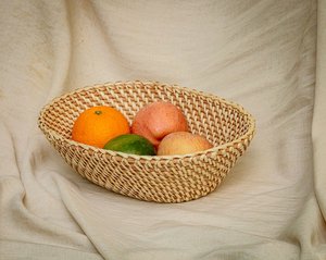 Cesta de Ratán Antigua Muy Solicitada con Diseño Intrincado Hecho a Mano para Decoración del Hogar Atemporal - Product Image 3