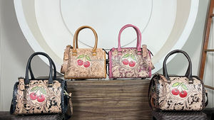 Bolsa de Viaje de Cuero Genuino con Diseño Floral de Cerezas Talladas a Mano, Nueva de Fábrica, Bolsos Cruzados de Cuero Vacuno Genuino para Unisex - Product Image 5