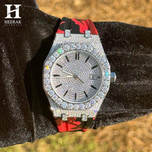 Reloj de Moissanita Personalizado, Plateado, Bisel Redondo Grande, Totalmente Cubierto de Piedras, Correa de Goma con Camuflaje Rojo, Reloj de Pulsera Deportivo de Lujo para Hombre - Product Image 2