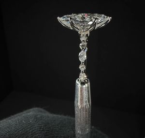 แหวนเพชรทรงมาร์คีส์ 3 กะรัต สี D E ความสะอาด VS1 ทองคำขาว 14K ประดับเพชรเพาะเลี้ยงในห้องปฏิบัติการที่ได้รับการรับรองจาก IGI สำหรับผู้หญิง สวมใส่ในโอกาสหมั้นหมาย - Product Image 2