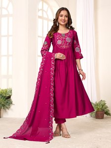 Conjunto de traje Anarkali de viscosa y seda romana para mujer con bordado a mano de múltiples hilos y dupatta de seda Chanderi - Product Image 1