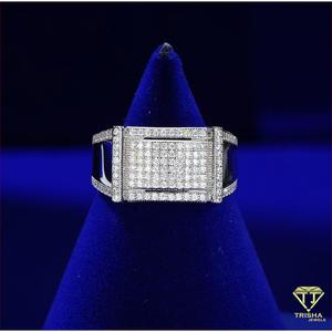 Bague en argent sterling 925 de qualité supérieure avec diamant moissanite, finition carrée distinctive et aspect cristallin pour les détaillants de bijoux - Product Image 5