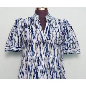 Robes pour femmes à imprimé floral midi tendance, mode estivale, nouvelle robe à col en V à manches courtes avec cordon de serrage, directement d'Inde - Product Image 2