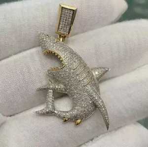 Colgante de Plata de Ley 925 Bañado en Oro con Moissanita Personalizada, Diseño de Tiburón, Estilo Hip Hop, Certificado de Lujo - Product Image 2