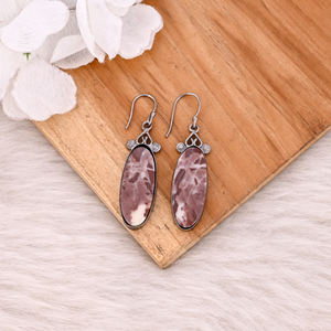 Pendientes colgantes de latón y rodio negro hechos a mano con piedra de jaspe Malinga natural de forma ovalada para venta al por mayor. - Product Image 2