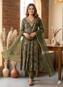 Conjunto de Traje Anarkali Étnico Premium con Tela Suave y Bordado Elegante, Ideal para Celebraciones Festivas y Fiestas Nocturnas - Product Image 4