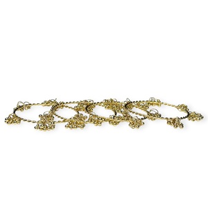 Brazaletes de Lujo Modernos Chapados en Oro de 24K con Diseño Kashmiri Jhumki y Campanas Colgantes Ghungroo para Boda - Product Image 3