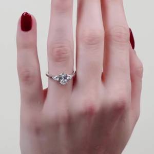 Bague de fiançailles de luxe en or 18K/14K/10K avec diamant ovale de 1,00 ct, bague de mariée à trois pierres, bijoux fins personnalisés en gros - Product Image 3