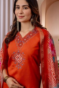 Conjunto de Kurti y Pantalón de Seda Viscosa Marina Premium con Bordado y Dupatta de Seda Chanderi con Estampado Digital, Ropa Étnica para Mujer, Calidad de Exportación - Product Image 5