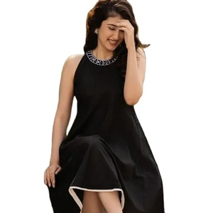 Robe haute couture faite à la main pour femmes, style vintage avec broderie, robe de soirée élégante teinte unie à col licou noir sexy - Product Image 1