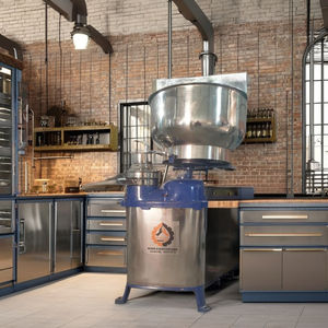 Séparateur centrifuge à disque haute vitesse et haute précision à moteur pour la séparation du lait et de la crème, capacité de 30 L/h - Product Image 2