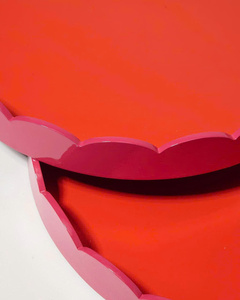 Bandeja de Madera Moderna con Borde Festoneado Rosa Premium y Acabado Brillante, Bandeja de Servicio para una Marca de Lujo - Product Image 3