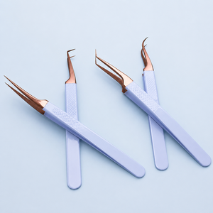 Ensemble de 4 pinces professionnelles pour extensions de cils, pointe or rose, antidérapantes, manche bleu clair, kit d'outils pour cils - Product Image 2