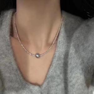 Collier ras du cou en argent massif S925 avec perles de Tahiti naturelles de 10-11 mm, rondes, à forte brillance, connectées par des fils, en argent martelé - Product Image 4