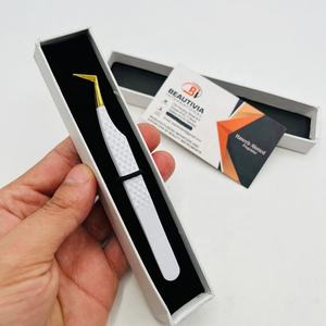 Pinzas Profesionales para Extensión de Pestañas de Volumen Ruso con Logotipo Grabado Personalizado, Pinzas de Acero Inoxidable con Punta, Duraderas, de Cuero - Product Image 5