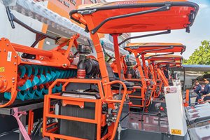 HOGICO HG-80VN 80HP, Tractor Agrícola de Orugas de Goma Multifunción 3 en 1, 100% Nuevo y Duradero, Alta Productividad - Product Image 4