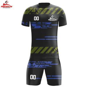 Uniforme de football court personnalisable de qualité supérieure, en polyester doux, léger, extensible, design confortable pour le jeu d'équipe - Product Image 3