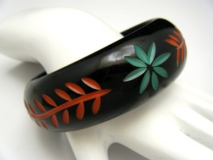 Juego de Brazaletes de Resina Acrílica Tallada Vintage, Diseño de Plantas, Elegantes, Negros, Verdes y Rojos, Hechos a Mano, Joyería Unisex para Mujer - Product Image 4