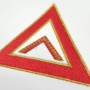 Delantal masónico rojo con bordado a máquina del Capítulo del Maestro Venerable, delantal ceremonial, insignia fraternal - Product Image 1