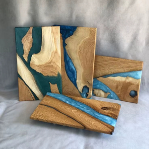 Planche à servir et à découper élégante en bois et résine époxy, planche de cuisine en bois et résine époxy de luxe faite à la main - Product Image 1