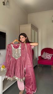 Traje Salwar de Tela de Seda Viscosa de Diseño Moderno, Estilo Indio-Pakistaní, Exclusivo y Novedoso para Mujer, Ideal para Fiestas, Bodas y Uso Casual - Product Image 4