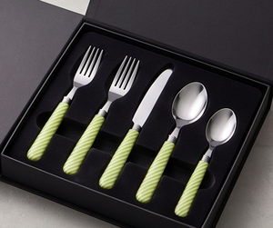 Ensemble de couverts modernes 5 pièces en acier inoxydable avec manches rayées vertes, compatibles lave-vaisselle, pour les fêtes et la table - Product Image 6