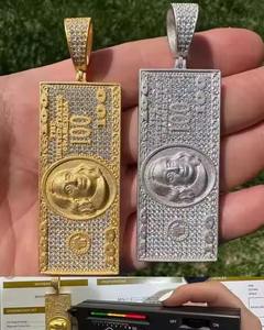 Colgante Hip Hop de plata de ley 925 maciza con moissanita de corte brillante y engaste de bisel, diseño de billete de cien dólares con efecto helado para hombre - Product Image 1