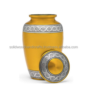 Urnes funéraires décoratives en laiton faites à la main pour hommes et femmes - Product Image 3