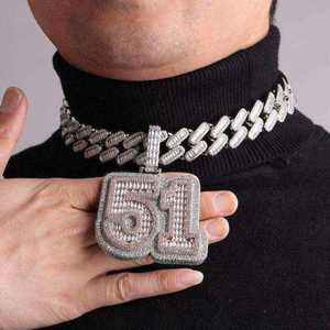 Pendentif Hip Hop pour Homme en Argent 925 Plaqué Or 18K, Numéro 51, avec Strass en Cristal Taille Baguette Sertis en Canal, Breloque Thème - Product Image 3