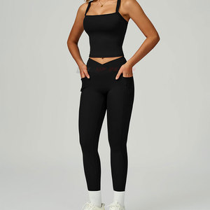 Ensemble de yoga pour femmes, dernière collection, design sportswear, logo uni sur le devant, respirant, sans couture, 2 pièces, prix de gros, fabriqué au Pakistan - Product Image 3