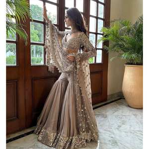 Hermoso Conjunto de Sharara, Blusa y Dupatta de Chifón para Fiestas con Mangas Tres Cuartos - Product Image 5