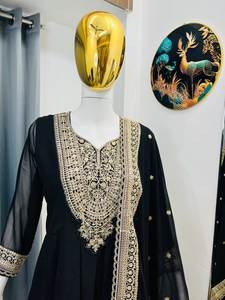 Robe en Georgette lourdement brodée Regal Bloom avec dupatta de créateur - Product Image 5