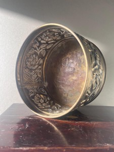 Maceta Premium Dorada Grabada para Interiores y Exteriores, Perfecta para Decoración del Hogar, Eventos y Exhibición en Jardines, Venta al por Mayor desde India - Product Image 4