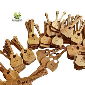 Llavero de brújula con modelo de guitarra de madera hecho a mano, ecológico, portátil, duradero, miniaturas de instrumentos musicales, perfecto para regalos corporativos - Product Image 5