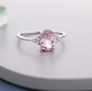 Anillo de Compromiso Ovalado de Morganita Rosa Natural Genuina en Plata de Ley 925 Chapada en Oro de 18K con Tres Piedras de Circonia Cúbica, Diseño Geométrico - Product Image 2