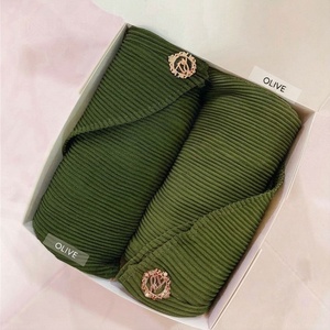 Caja de Regalo Personalizada para Hijab de Mujer, Conjunto de Hijabs de Chifón Plisado, Combinación de Jersey, Chifón y Algodón, Caja de Regalo con Hijab de Seda Medina Premium - Product Image 6