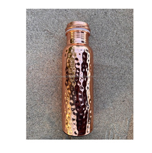 Bouteille d'eau en cuivre écologique ayurvédique traditionnelle pour le bien-être unisexe, l'hydratation, l'équilibre santé, l'énergie et la vie quotidienne - Product Image 3