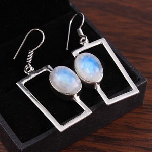 Pendientes de Piedra Lunar Arcoíris, Plata de Ley 925, Pendientes Colgantes Hechos a Mano, Joyería Minimalista con Piedras Preciosas, Regalo - Product Image 4
