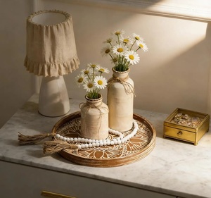 Plateau décoratif rond poli en bois brun lotus, centre de table rustique style ferme, plateau de service en bois, plateau utilitaire pour la restauration - Product Image 1