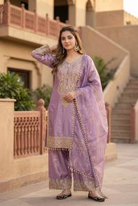 Conjunto de Kurti y Palazzo Bordado en Lavanda con Dupatta de Organza para Mujer, Traje Étnico de Diseñador para Fiestas y Bodas con Trabajo Zari - Product Image 3