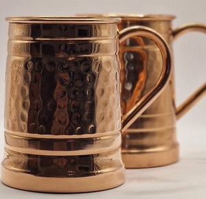Mug Moscow Mule classique en cuivre pur martelé fait main réutilisable avec poignée pour la maison et la restauration ILAHI's From Uttar - Product Image 4
